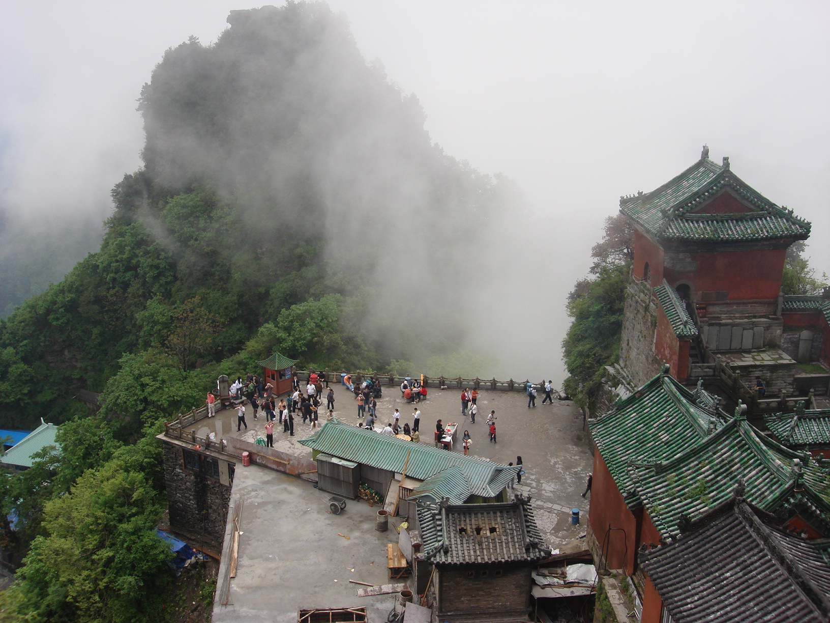 Hubei province. Монастыри Уданшань (провинция Хубэй). Провинция Хубэй Китая. Монастырь Уданшань Китай. Провинция Хубэй Китай природа.